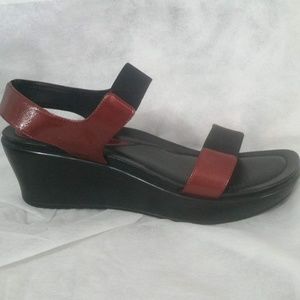 Dansko crimson Patent Leather elastic  sandals 41